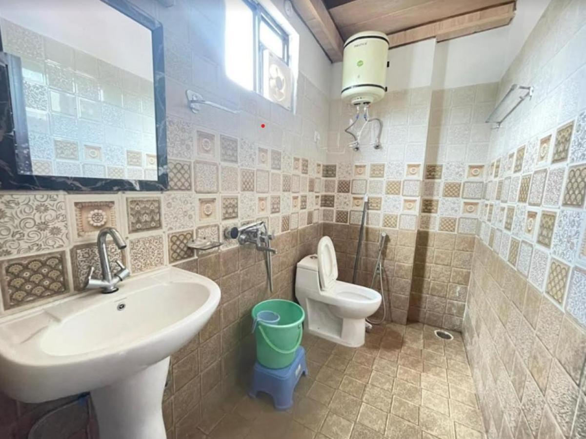 Oak Wood Homestay Banikhet Dalhousie Luaran gambar