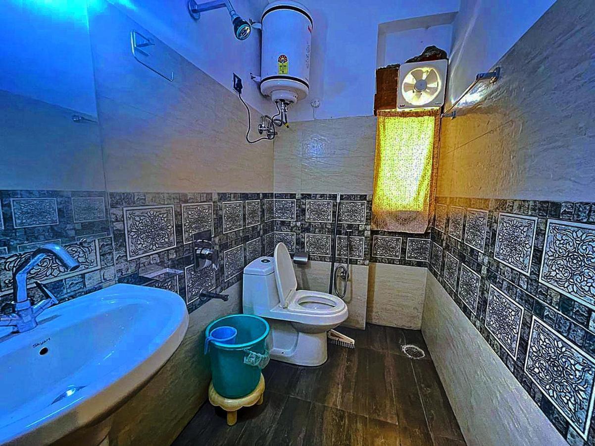 Oak Wood Homestay Banikhet Dalhousie Luaran gambar