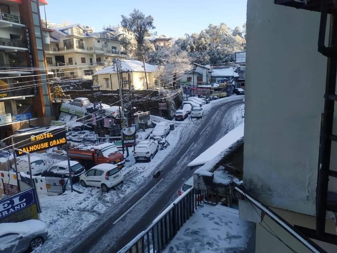 Oak Wood Homestay Banikhet Dalhousie Luaran gambar