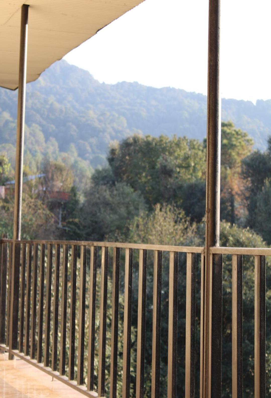 Oak Wood Homestay Banikhet Dalhousie Luaran gambar