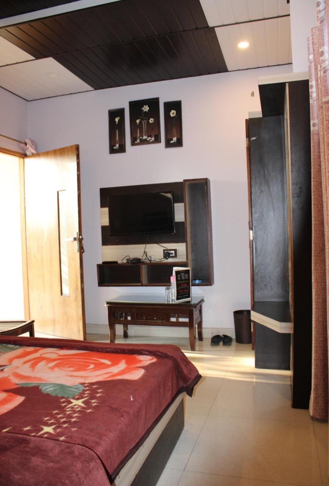 Oak Wood Homestay Banikhet Dalhousie Luaran gambar