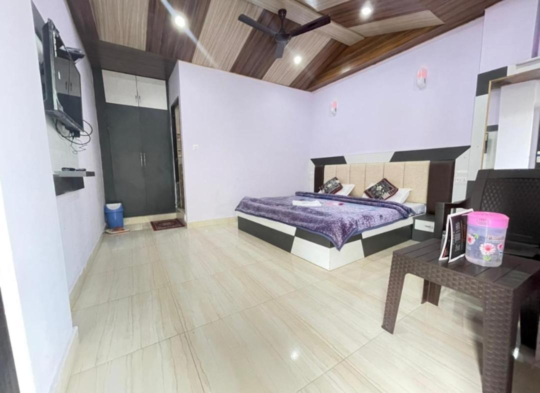 Oak Wood Homestay Banikhet Dalhousie Luaran gambar