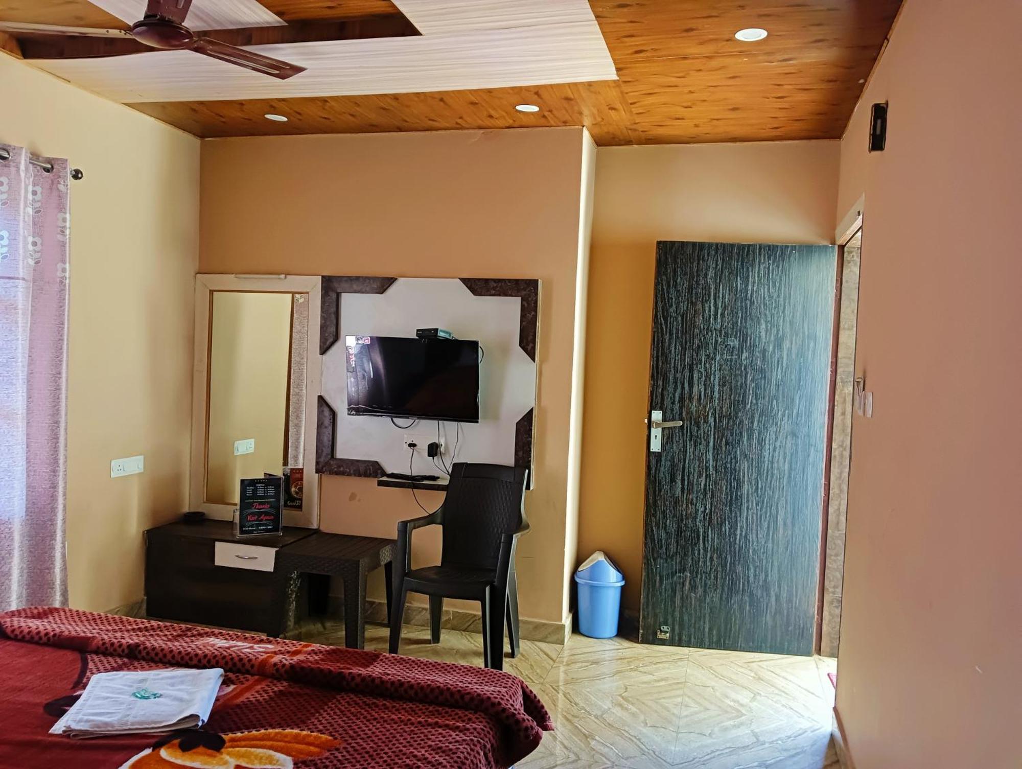 Oak Wood Homestay Banikhet Dalhousie Luaran gambar